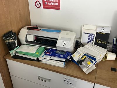 Machine à découper laser hydrogel (découpe des protections d’écran), l - Photo 1