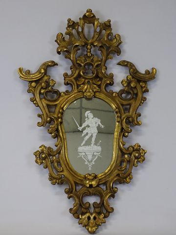 Miroir Vénitien en bois et stuc doré à décor de colombes, acanthe...