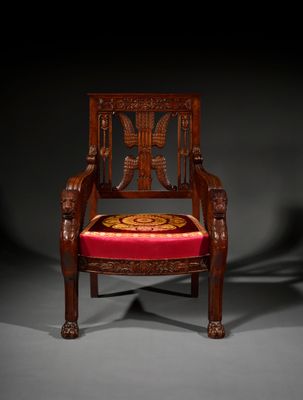 Fauteuil d’apparat garni à chassis, à dossier ajouré orné d’… - Photo 1