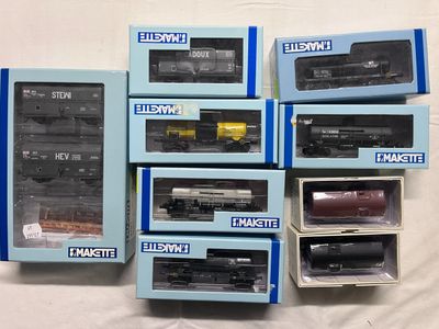 HO- MAKETTE- Lot de 10 wagons de marchandises dont citernes, fourgons  - Photo 1