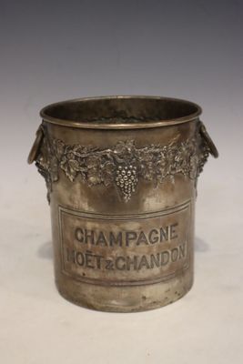 MOET & CHANDON Seau à champagne à décor de pampres et grappe…