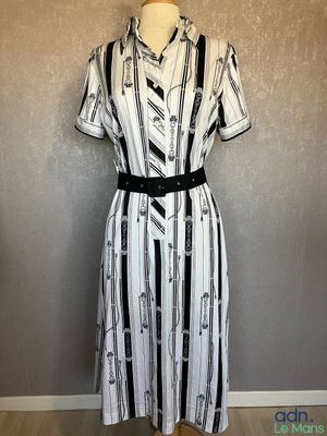 a black and white striped dress on a mannequin mannequin mannequin mannequin mannequin mannequin mannequin mannequin