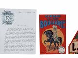 une photo d'une collection de livres anciens exposés