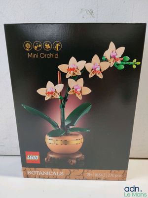 une boîte de mini-orchidées Lego posée sur une table