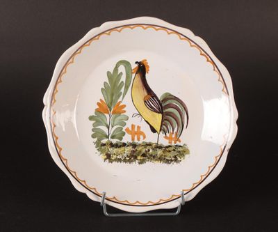 NEVERS ou AUXERRE : Assiette en faïence à décor polychrome "…