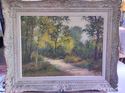 une photo d'un tableau représentant une route dans les bois