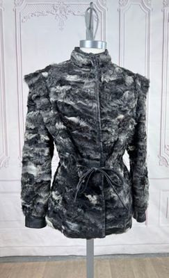 veste en fourrure noire et blanche sur un mannequin, mannequin, mannequin, mannequin, mannequin, mannequin, mannequin, mannequin, mannequin, mannequin, mannequin, mannequin, mannequin, mannequin, mannequin, mannequin, mannequin, mannequin, mannequin, mannequin, mannequin, mannequin, mannequin, mannequin, mannequin, mannequin, mannequin, mannequin, mannequin, mannequin, mannequin, mannequin, mannequin, mannequin, mannequin, mannequin, mannequin, mannequin, mannequin, mannequin, mannequin, mannequin, mannequin,