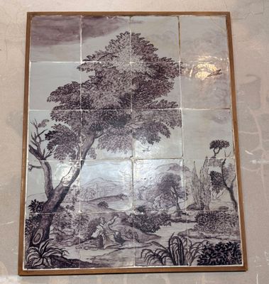une image d'un tableau sur le mur d'un bâtiment