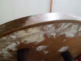 gros plan d'une pièce de bois peinte