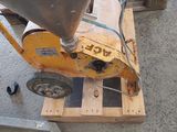a machine that is sitting on top of a pallet