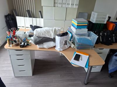 un bureau encombré