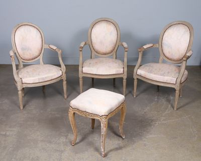 Mobilier de salon en bois mouluré et sculpté, comprenant une paire de  - Photo 1