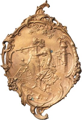 une image représentant une assiette en or sur laquelle figurent un homme et une femme