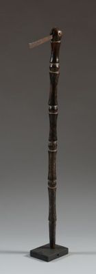 an image of a wooden pole with a wooden handle on it