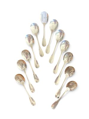 a lot of spoons that are arranged in a circle