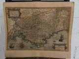 une vieille carte de l'Angleterre accrochée au mur