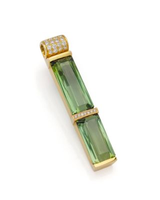 un pendentif en tourmaline verte et diamants, signé Van Cleef