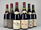 six bouteilles de vin sont alignées dans une rangée