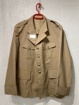 France Uniforme en drap kaki clair comprenant veste, chemise…