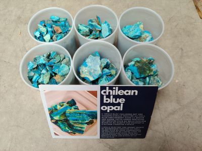 6 seaux de pierres de chrysocolles brutes ou Opale Chilienne
