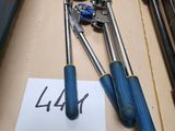 tout un tas d'outils qui traînent dans une boîte