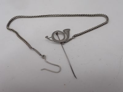 an image of a silver chain with a pin attached to it