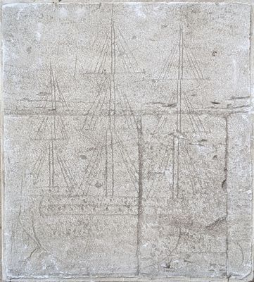 une image représentant un mur de pierre sur lequel est dessiné un bateau