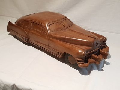 Centrafrique, 1996, Cadillac 1952 fastback sculptée, bois ex…