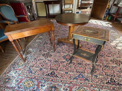 two tables and two chairs in a room with a rug on the floor