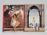 deux livres posés sur une table
