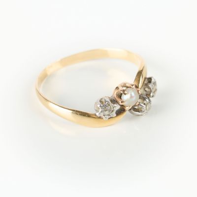 Bague en or de deux tons sertie de trois petits diamants et … - Photo 1