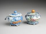 pair of chinese blue and white porcelain jars