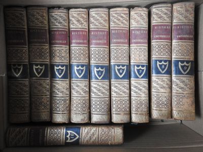 a lot of books that are sitting on a shelf