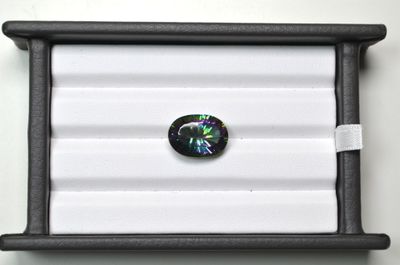 Un quartz "Mystique" facetté ovale d'un poids de 11,19 cts.