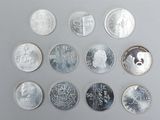 a lot of coins that are on the table
