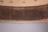 chaise haute en bois, marquée thonet en l'état (photo 5)