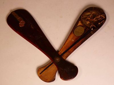 CHINE. Ancienne balance à opium, coffret en bois avec fléau,…