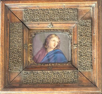 tableau représentant une femme en robe bleue, dans un cadre en bois