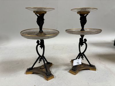 paire de socles anciens en bronze et en verre