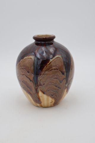THARAUD. Limoges. Vase ovoïde en porcelaine décor marmoréen sur f...