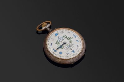 Montre à ancre en acier de type régulateur aux emblèmes maço…