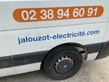 a van that has a sign on the side of it that says jalouz - eteletricite com