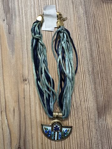 Mickaela FREY. Collier avec pendentif émaillé