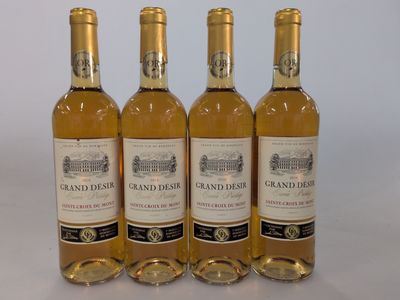 quatre bouteilles de vin sont alignées sur une surface blanche