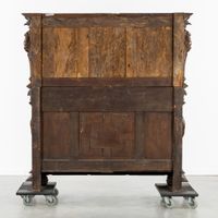 Crédence ou buffet à deux portes richement sculpté, en noyer… (photo 6)