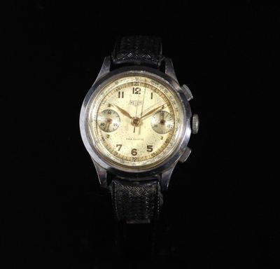une image représentant une montre avec un bracelet en cuir noir sur fond noir