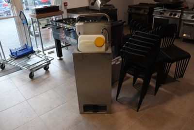 lave main en inox sur coffre avec réservoirs incorporés et r…