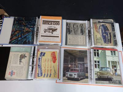 un grand nombre de livres posés sur une table