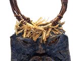 une photo d'un sac à main fabriqué en bois et en fil de fer