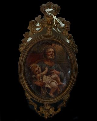 tableau représentant un homme tenant un bébé dans ses bras, dans un cadre doré